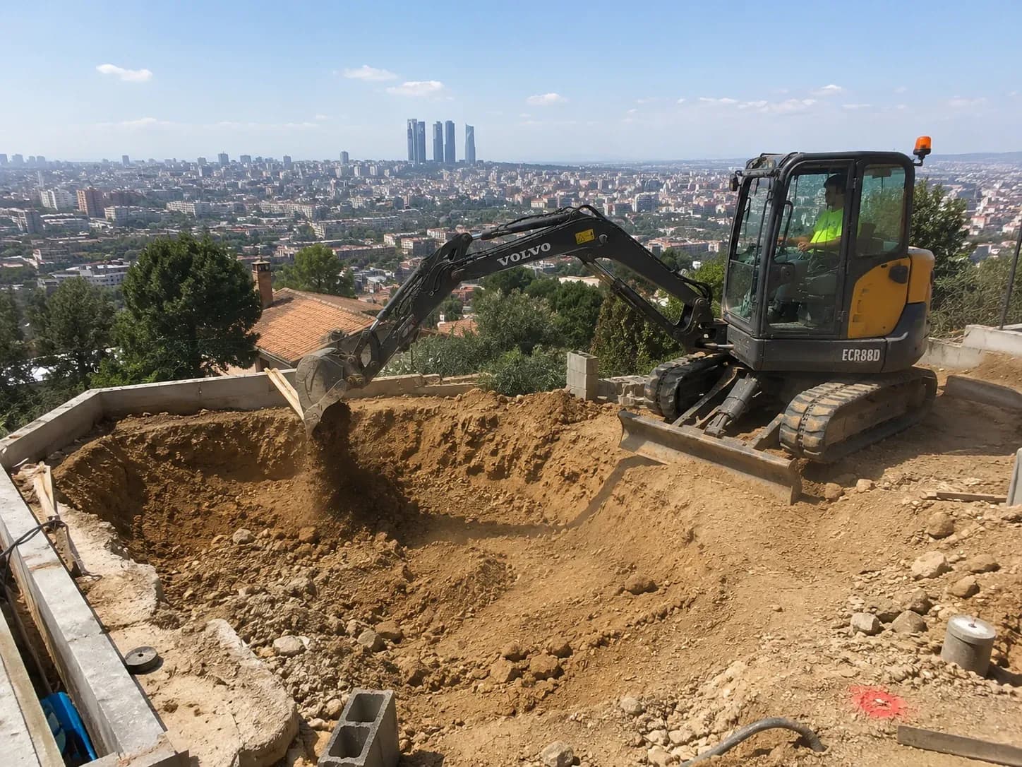 servicios de excavaciones en Madrid — excavación de vaso de piscina